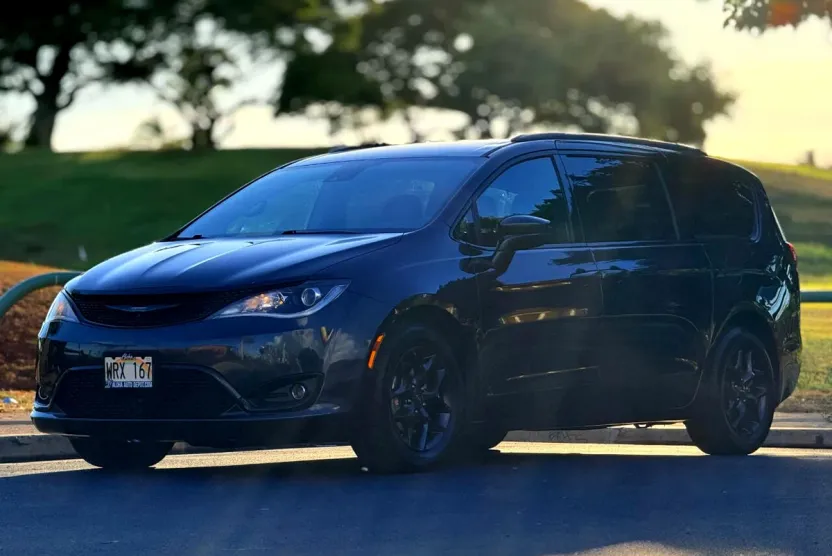 2019 Chrysler Pacifica Touring Plus photo 1