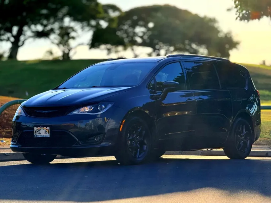 2019 Chrysler Pacifica Touring Plus photo 1
