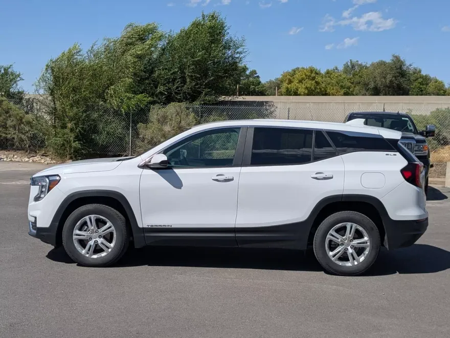2024 Gmc Terrain SLE photo 1