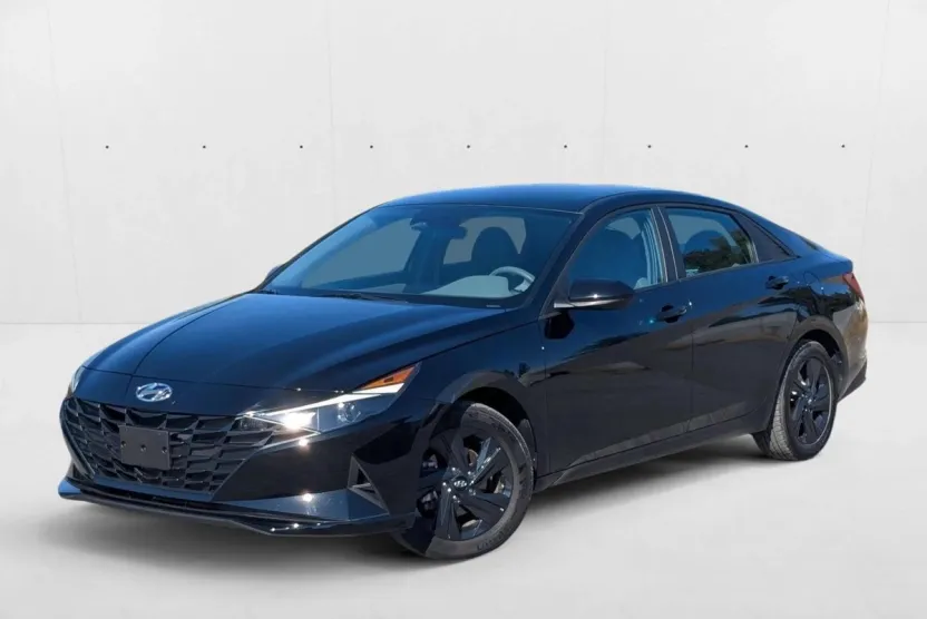 2023 Hyundai Elantra SEL photo 1