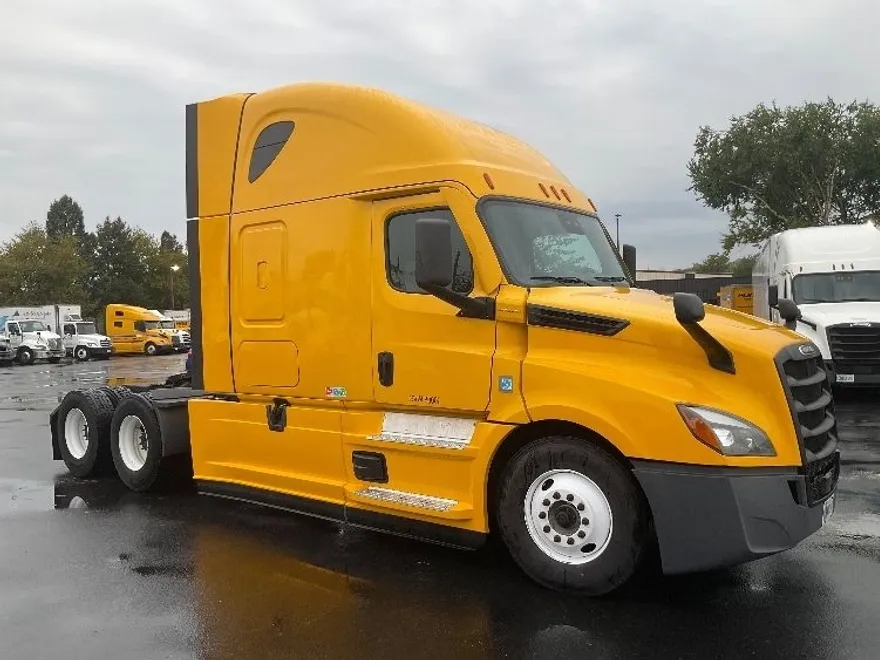 2022 Freightliner Cascadia 126" Sleeper Cab photo 1