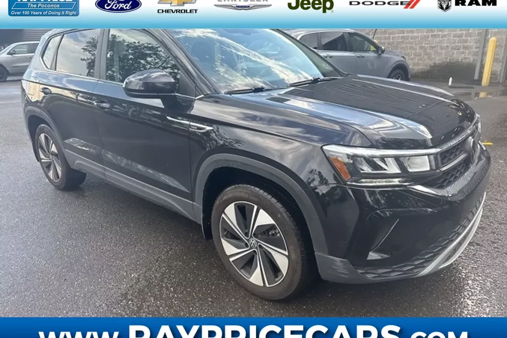 2024 Volkswagen Taos SE photo 1