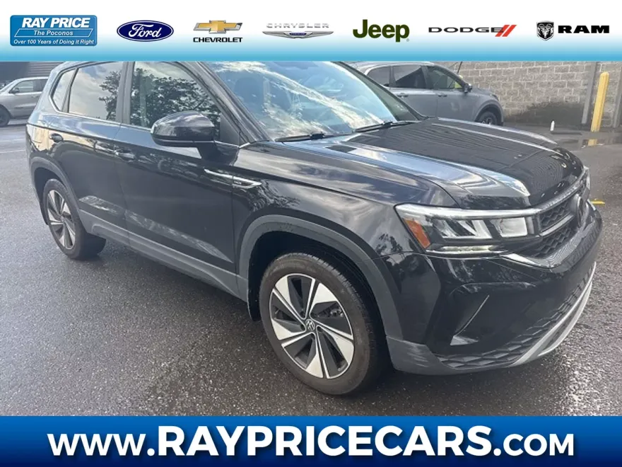 2024 Volkswagen Taos SE photo 1