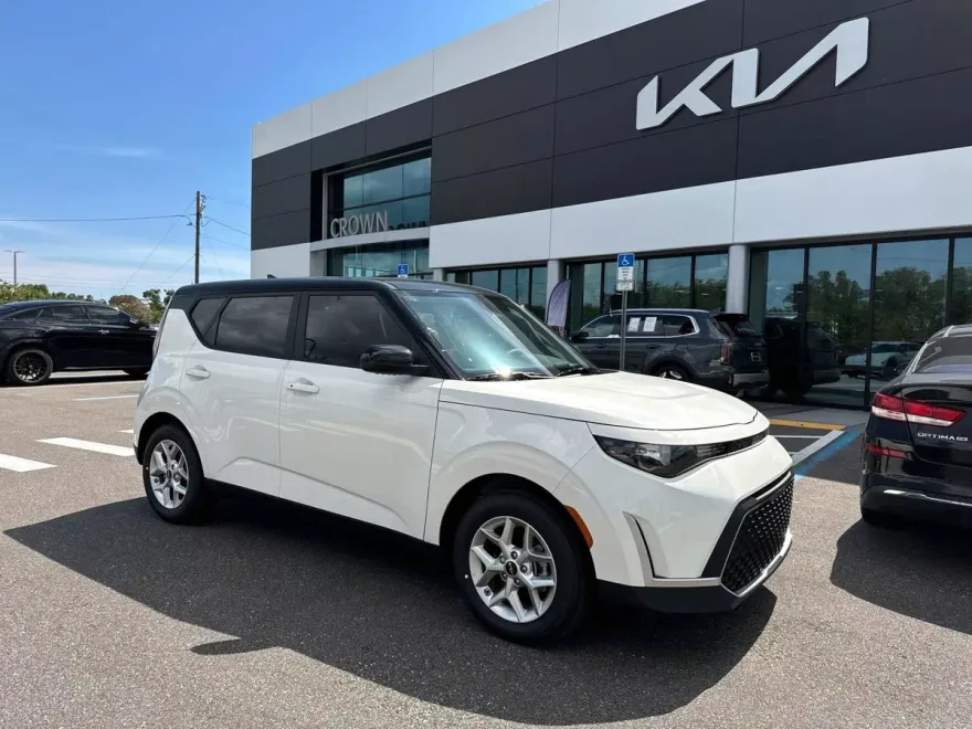 2025 Kia Soul S photo 1