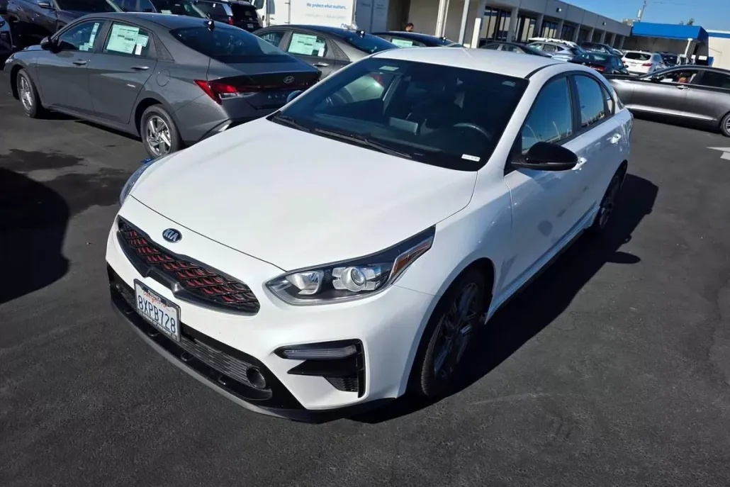 2021 Kia Forte GT-Line photo 1