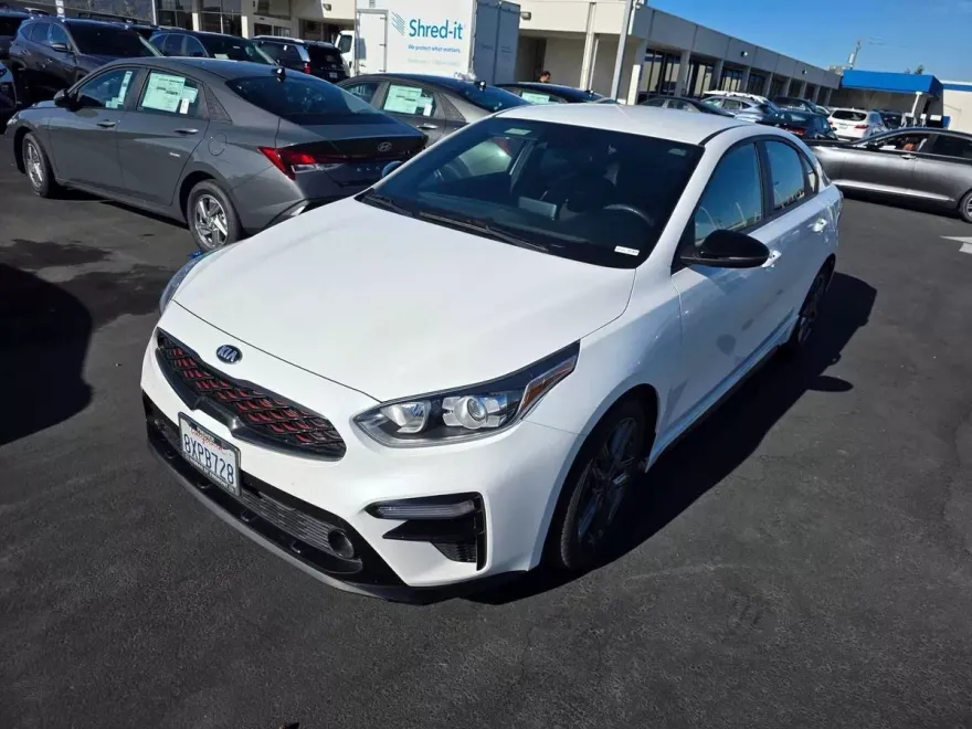 2021 Kia Forte GT-Line photo 1