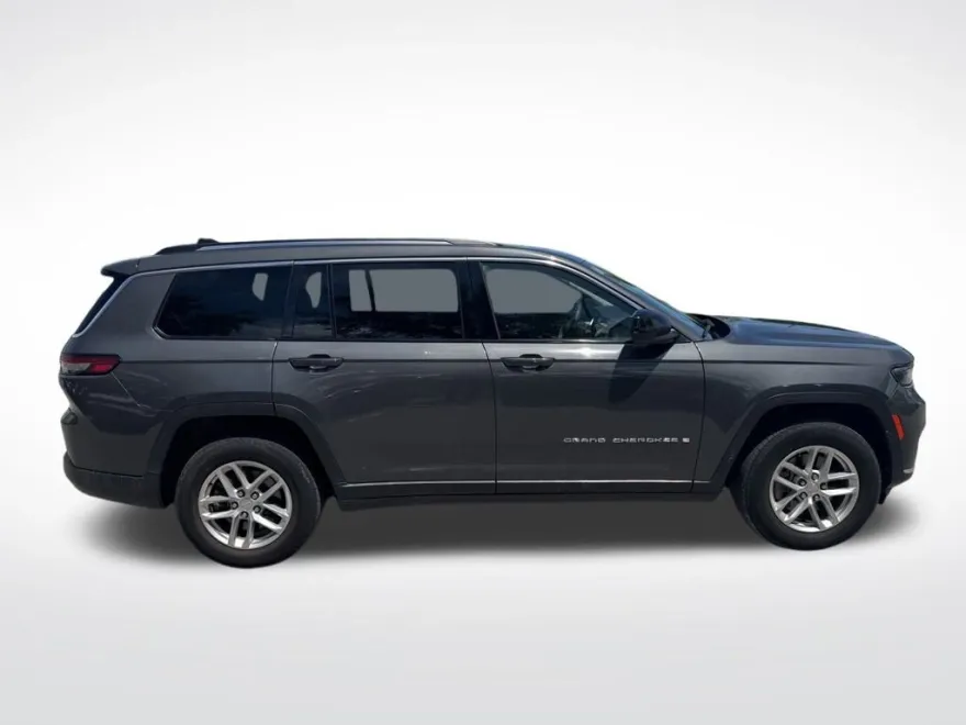 2023 Jeep Grand Cherokee Laredo photo 1