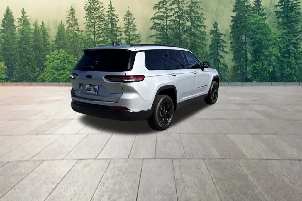 2025 Jeep Grand Cherokee Altitude photo 1