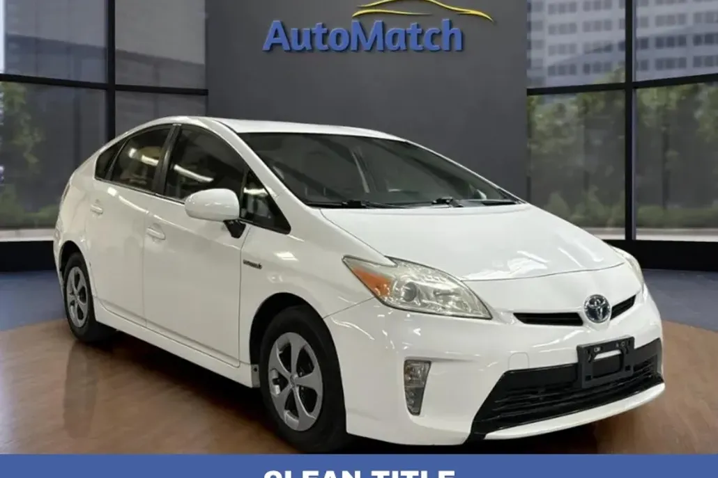 2014 Toyota Prius Five photo 1