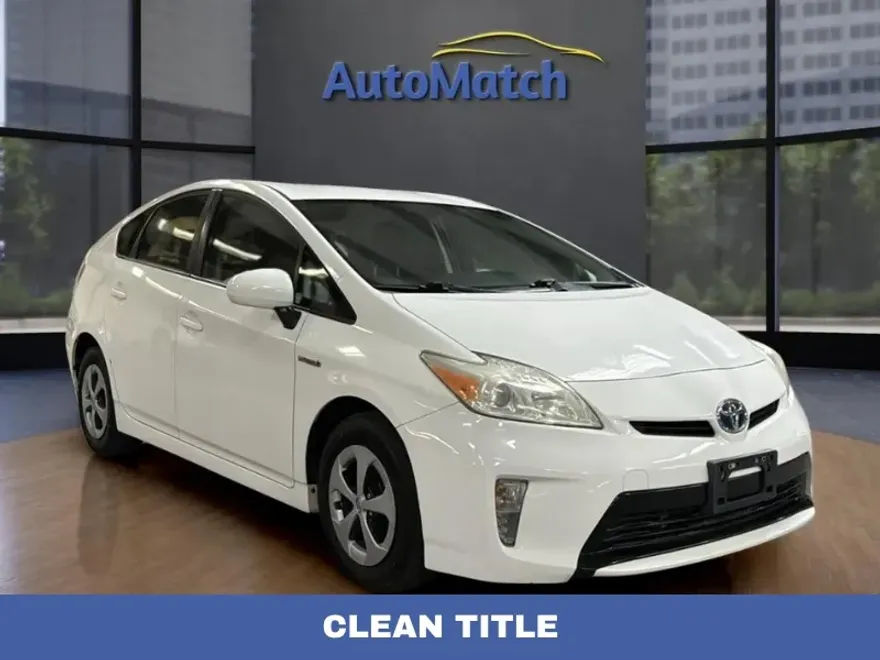 2014 Toyota Prius Five photo 1