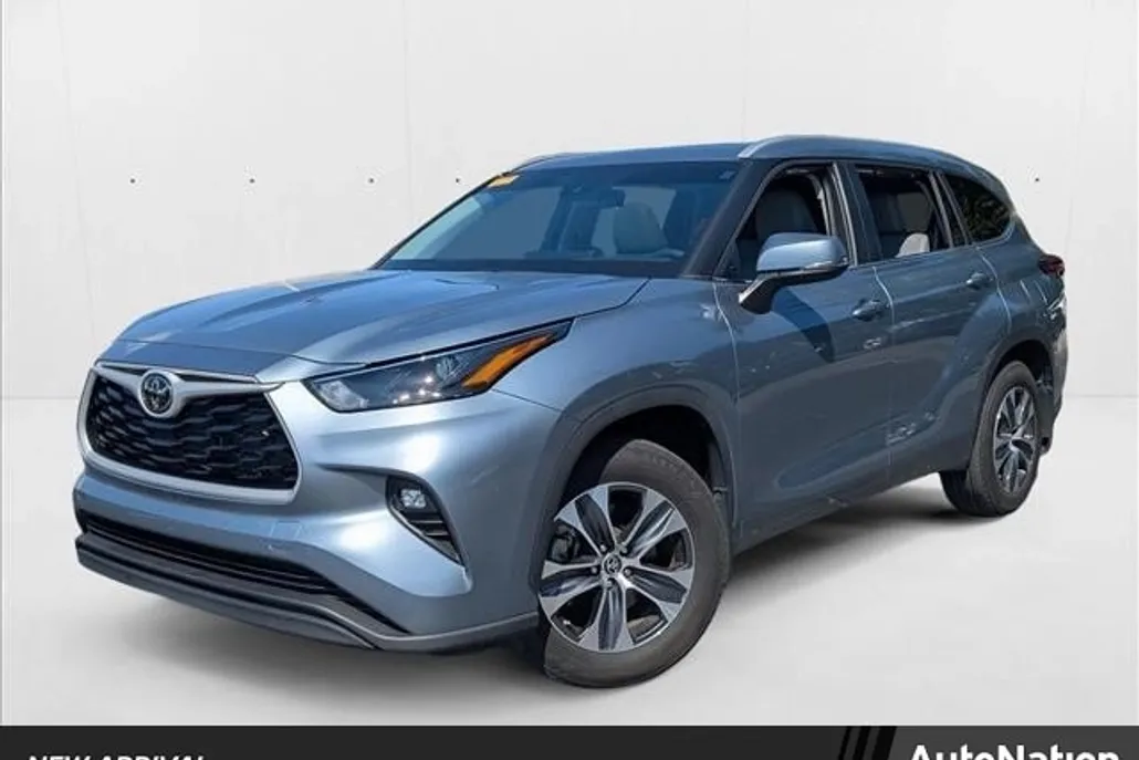 2024 Toyota Highlander XLE photo 1