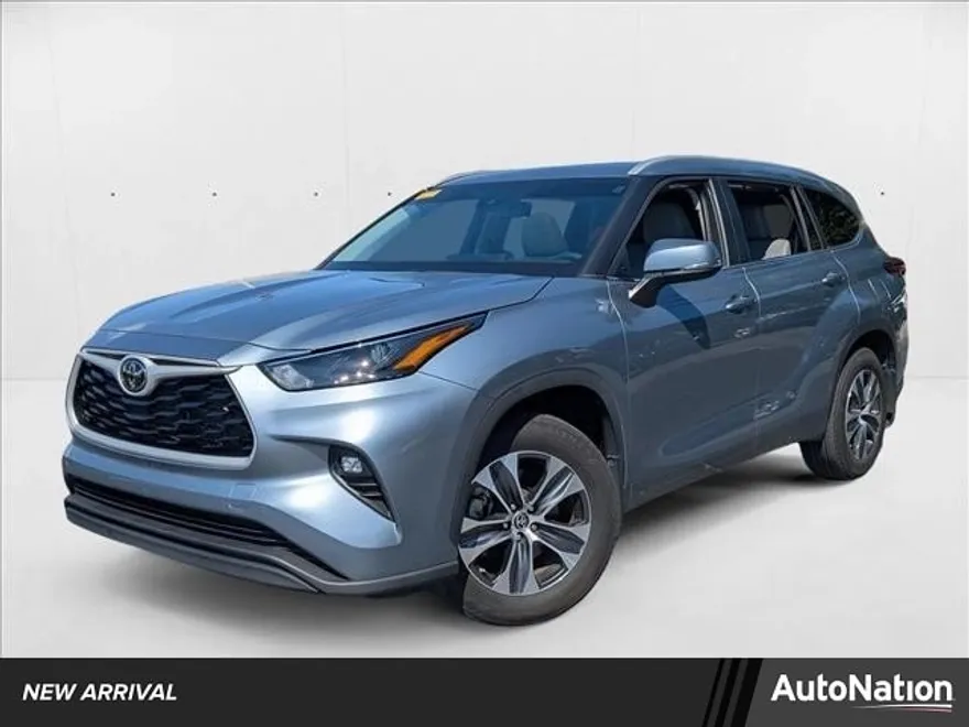 2024 Toyota Highlander XLE photo 1