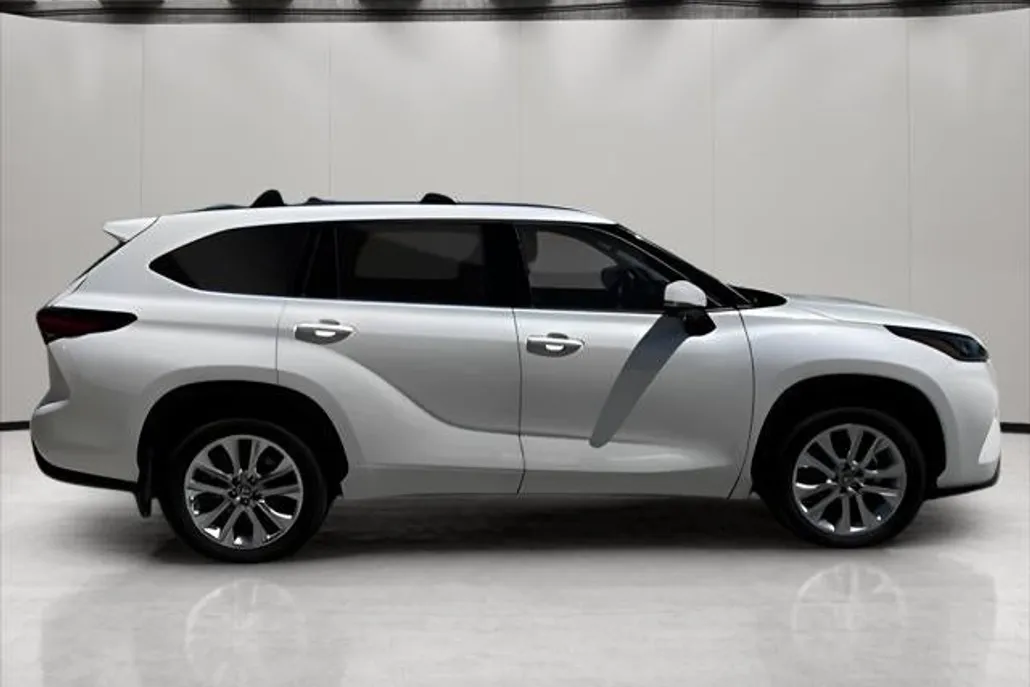 2021 Toyota Highlander Limited photo 1