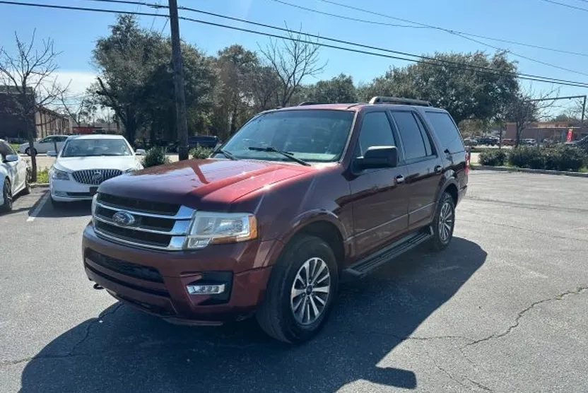 2017 Ford Expedition XLT photo 1