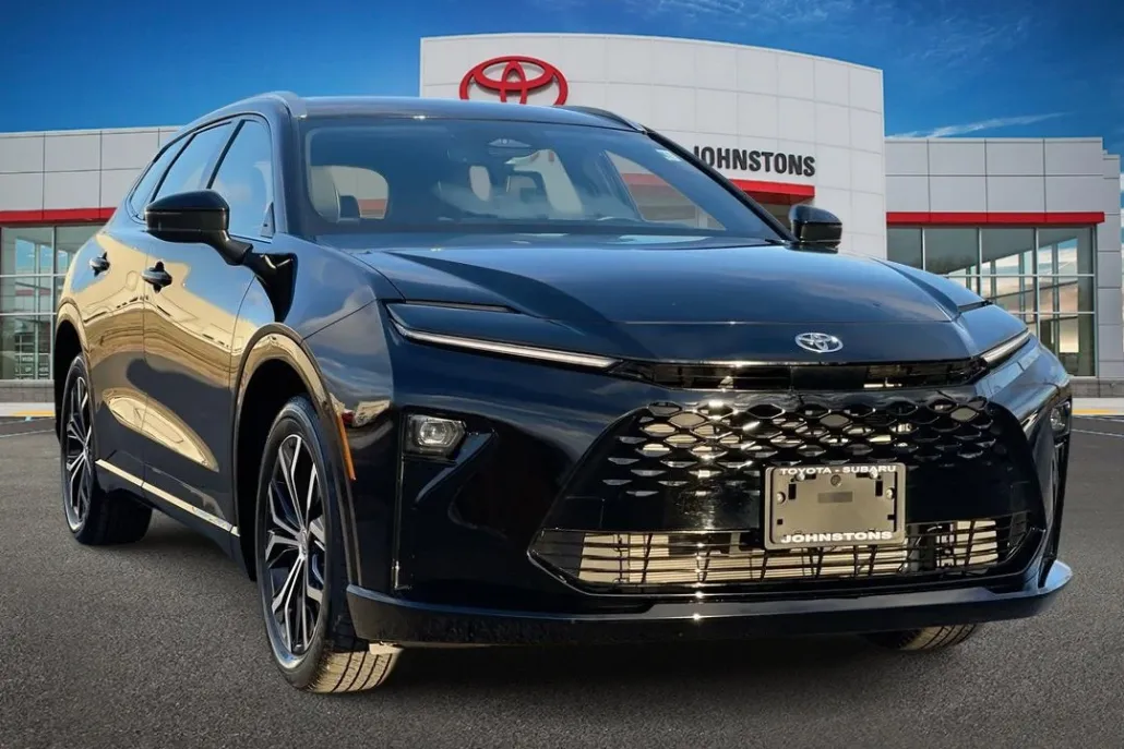 2025 Toyota Crown Signia XLE photo 1