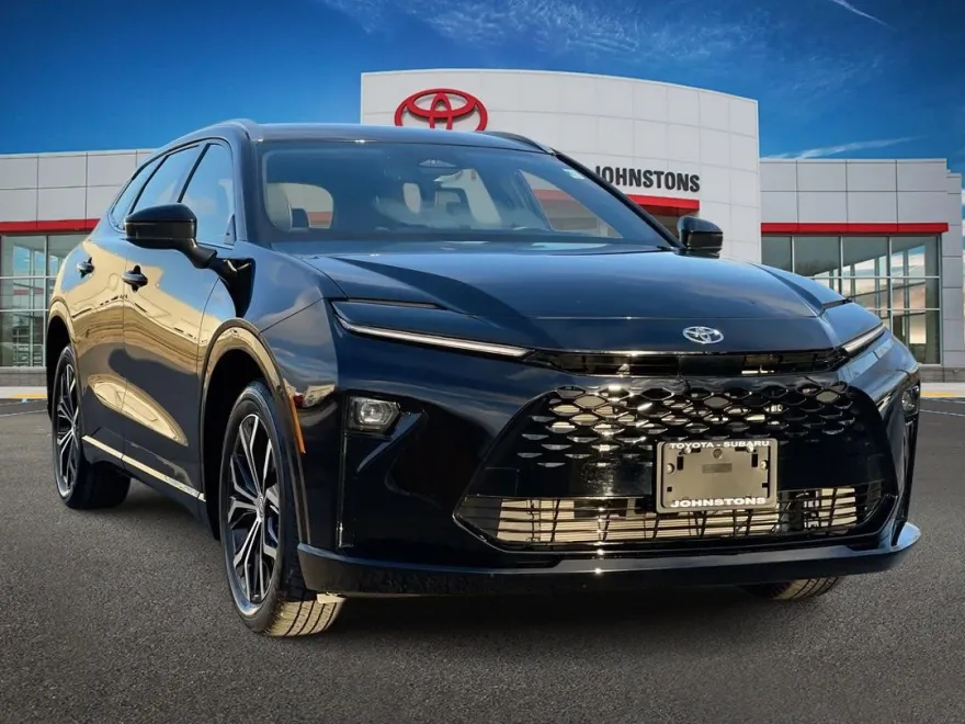 2025 Toyota Crown Signia XLE photo 1