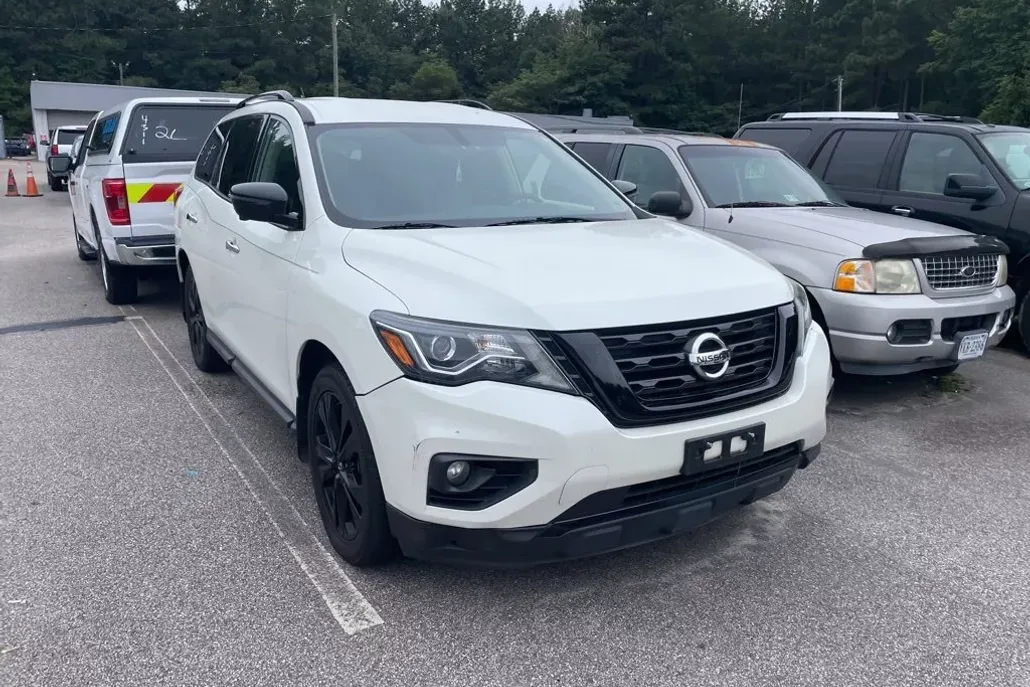 2018 Nissan Pathfinder 4x4 SL photo 1