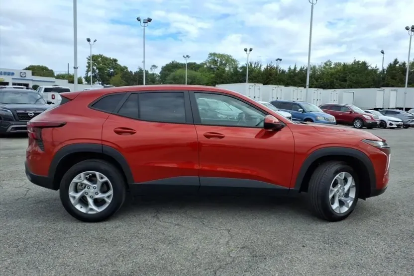 2024 Chevrolet Trax LS photo 1