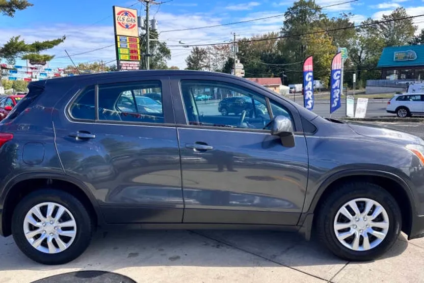 2016 Chevrolet Trax LS photo 1