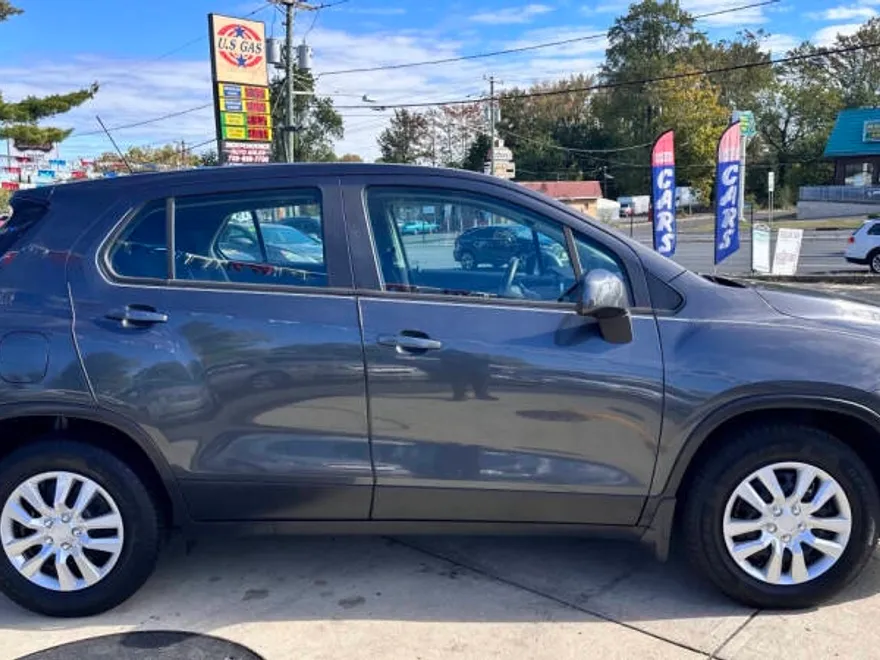 2016 Chevrolet Trax LS photo 1