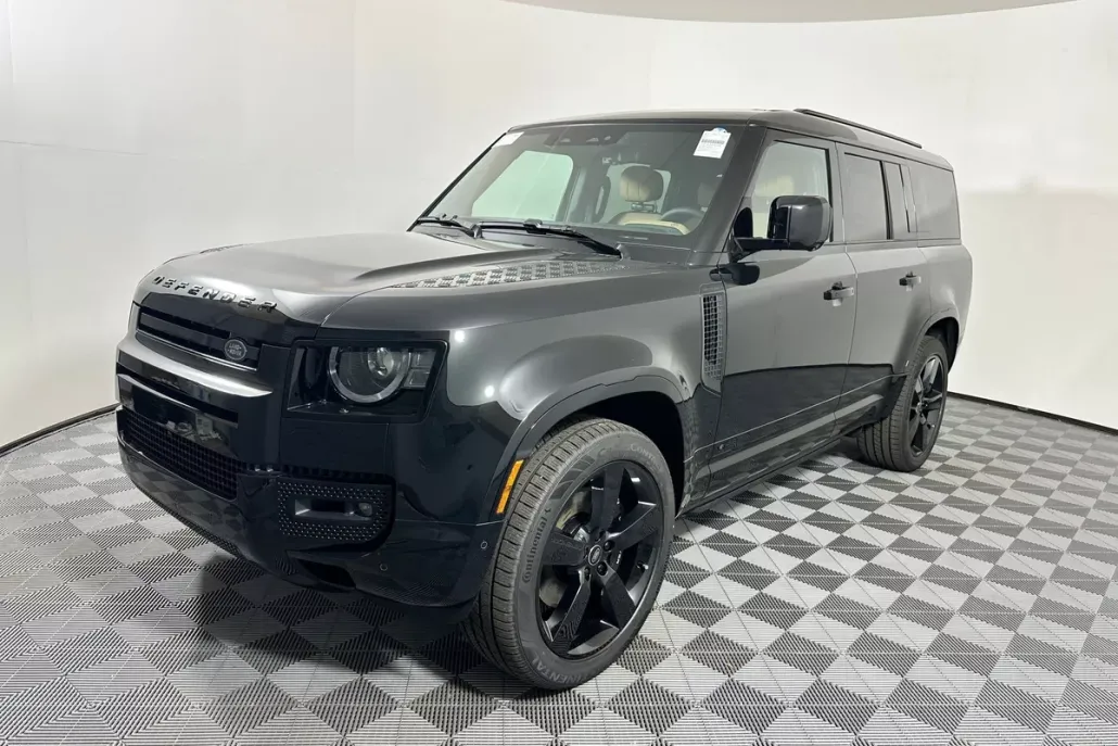2025 Land Rover Defender 130 V8 photo 1