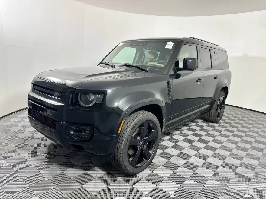 2025 Land Rover Defender 130 V8 photo 1