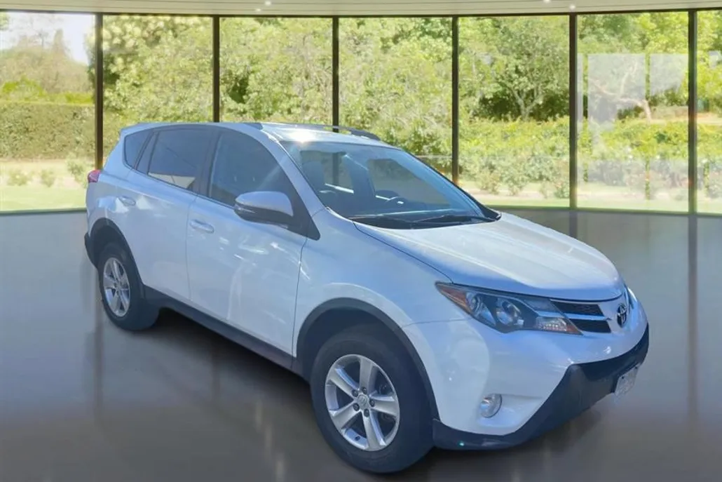 2014 Toyota RAV4 XLE photo 1