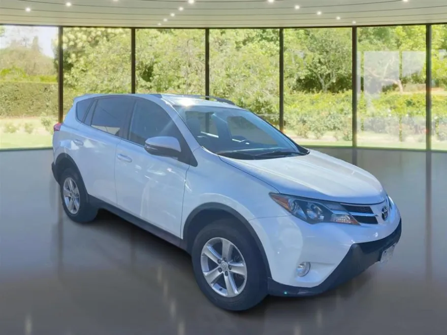 2014 Toyota RAV4 XLE photo 1