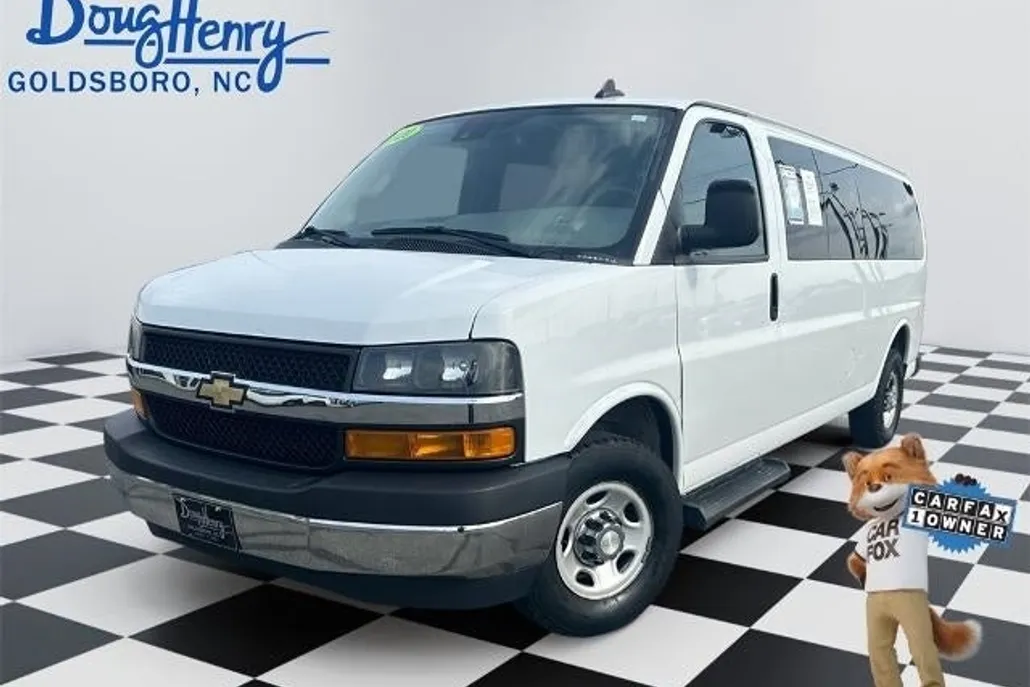 2020 Chevrolet Express Passenger 3500 photo 1