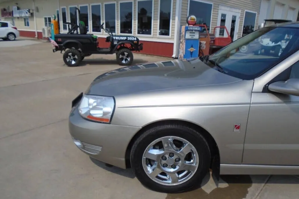 2003 Saturn L300 photo 1