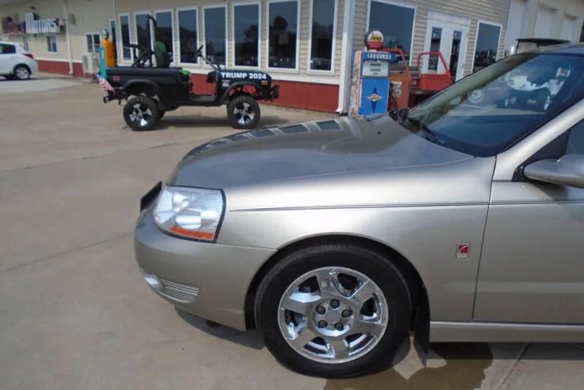 2003 Saturn L300 photo 1