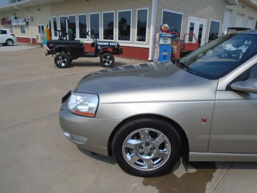 2003 Saturn L300 photo 1