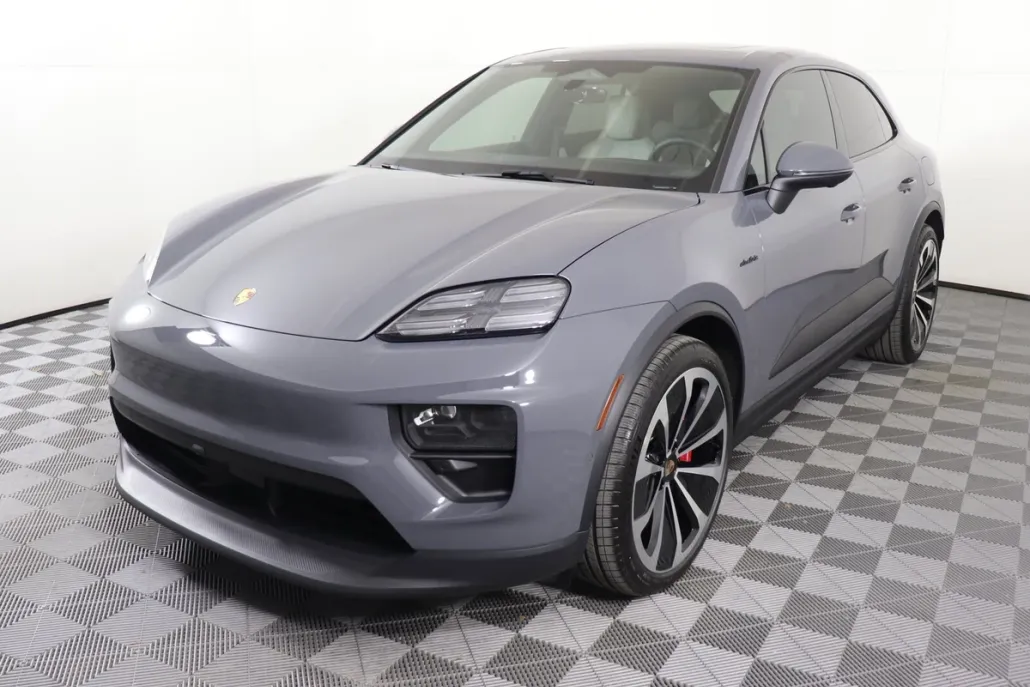 2025 Porsche Macan Electric photo 1