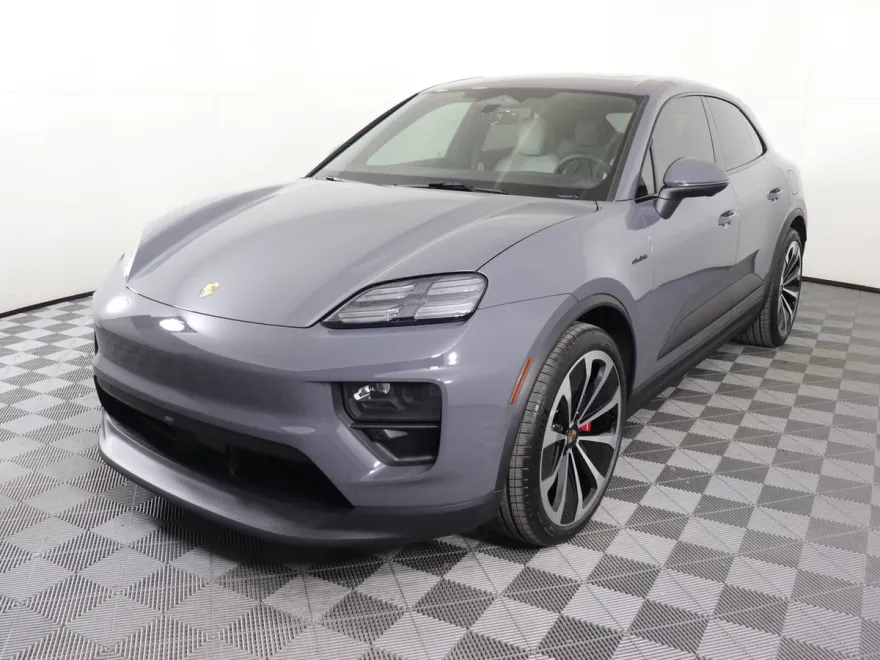 2025 Porsche Macan Electric photo 1