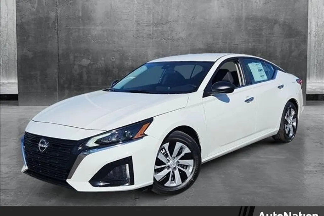 2025 Nissan Altima S photo 1