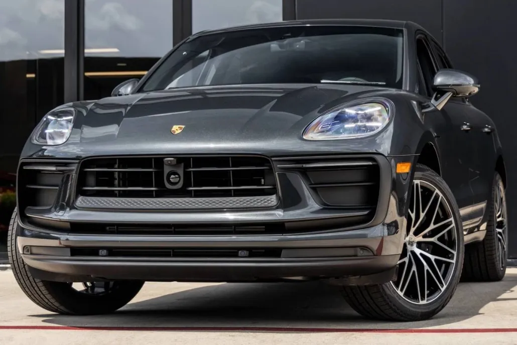 2026 Porsche Macan Base photo 1