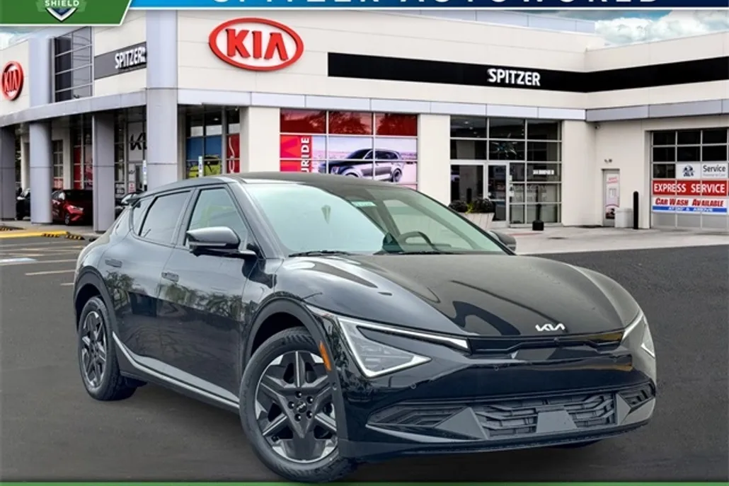 2025 Kia EV6 Light photo 1