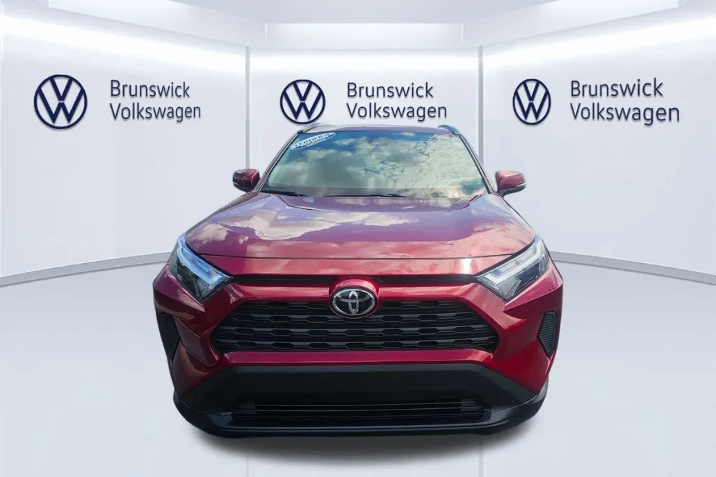 2022 Toyota RAV4 XLE photo 1