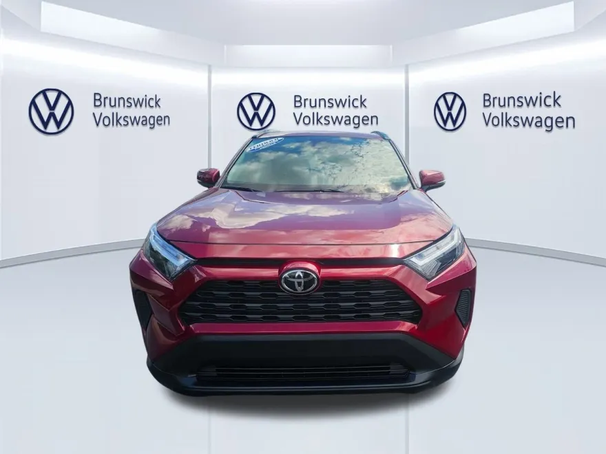 2022 Toyota RAV4 XLE photo 1
