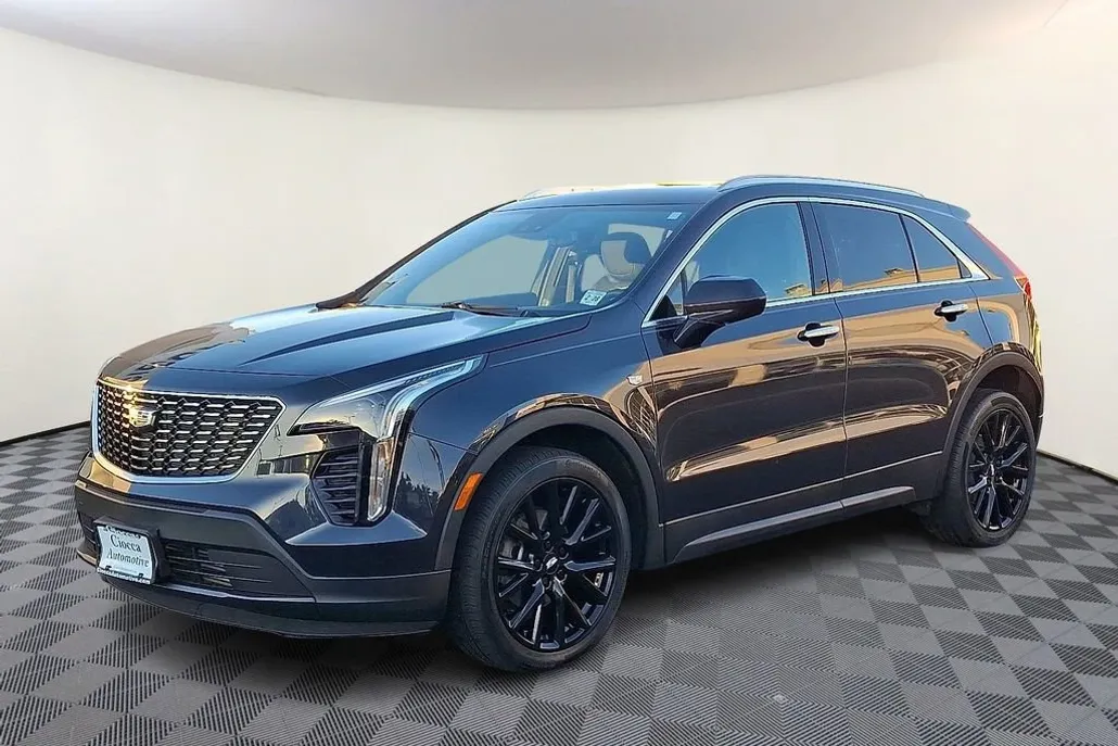2022 Cadillac XT4 Luxury photo 1