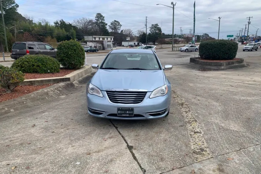 2013 Chrysler 200 Limited photo 1