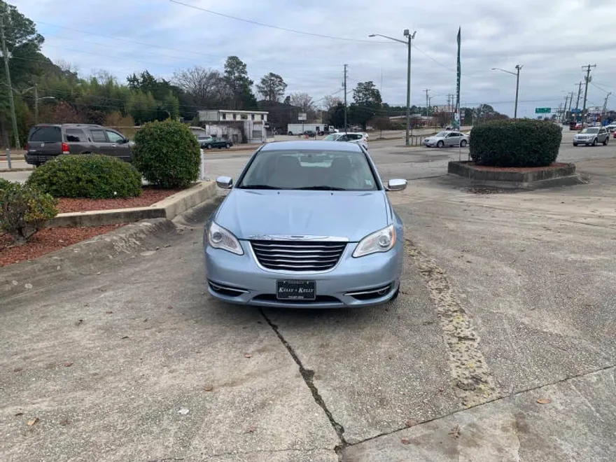 2013 Chrysler 200 Limited photo 1