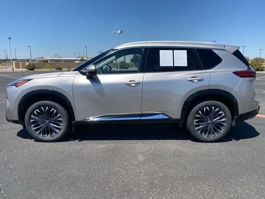 2024 Nissan Rogue Platinum photo 1