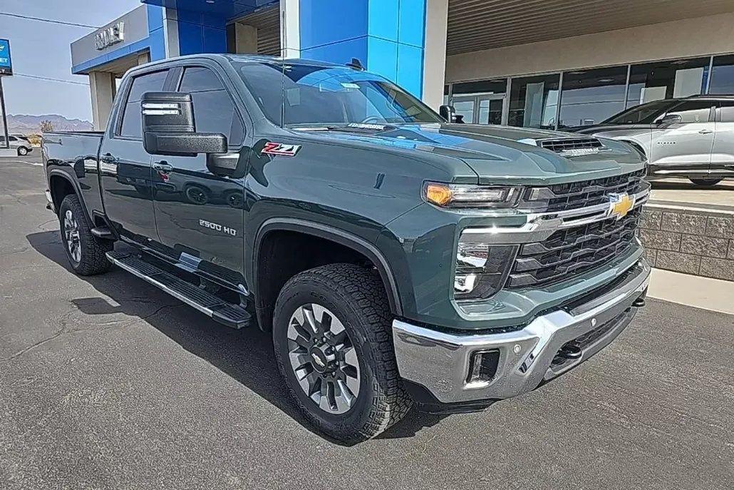 2025 Chevrolet Silverado 2500HD LT photo 1