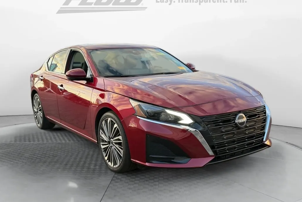 2023 Nissan Altima SL photo 1