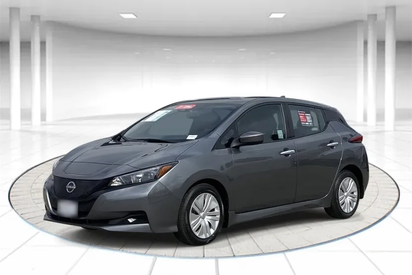 2023 Nissan Leaf S photo 1