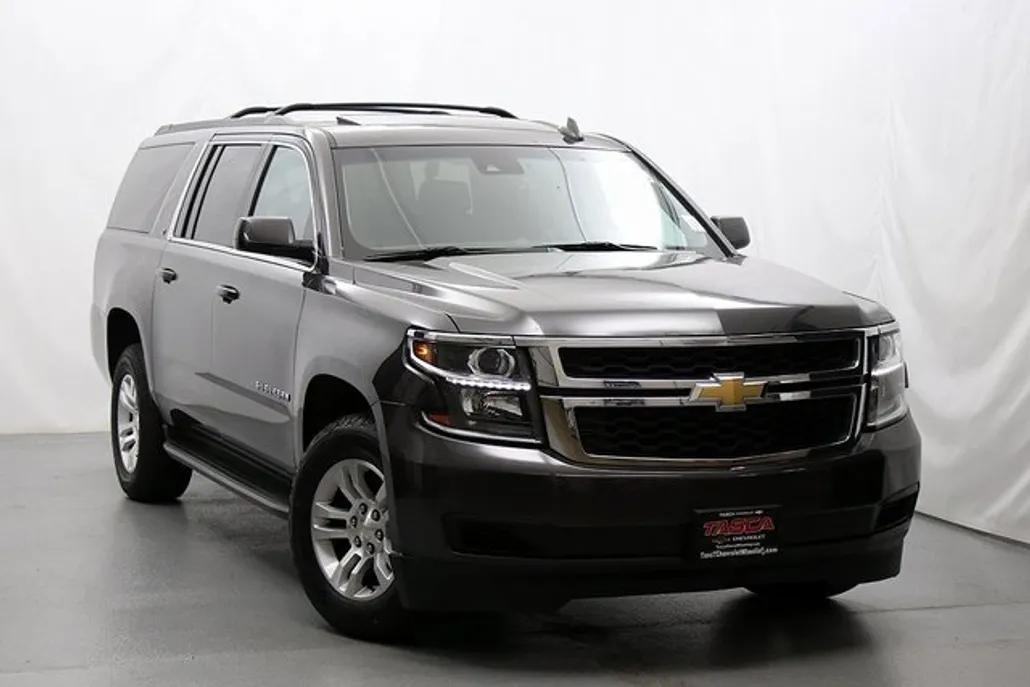 2016 Chevrolet Suburban LT photo 1