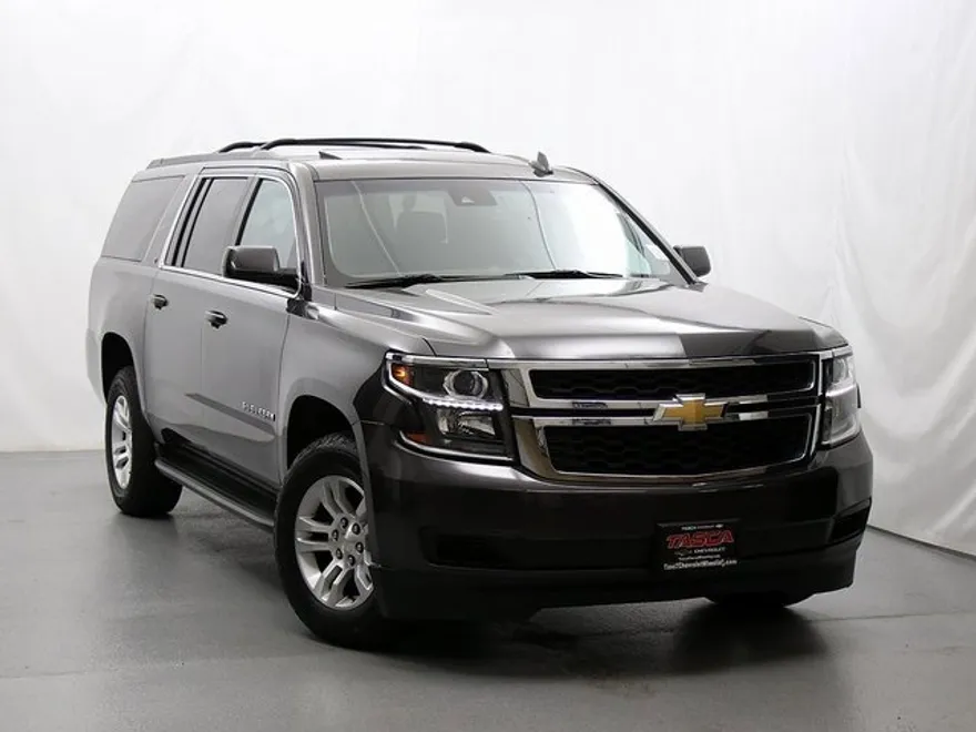 2016 Chevrolet Suburban LT photo 1