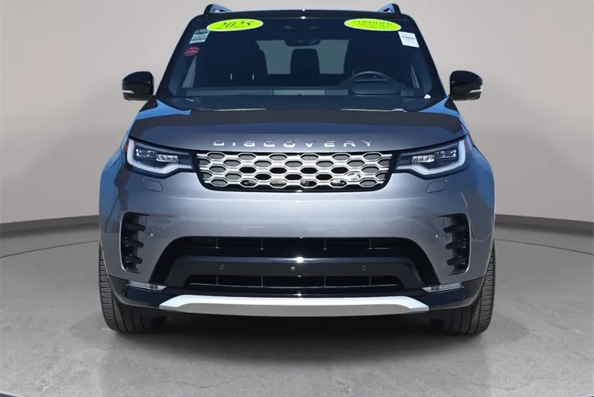 2025 Land Rover Discovery Metropolitan Edition photo 1