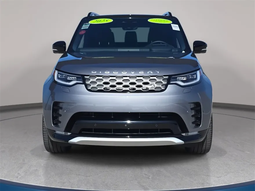 2025 Land Rover Discovery Metropolitan Edition photo 1